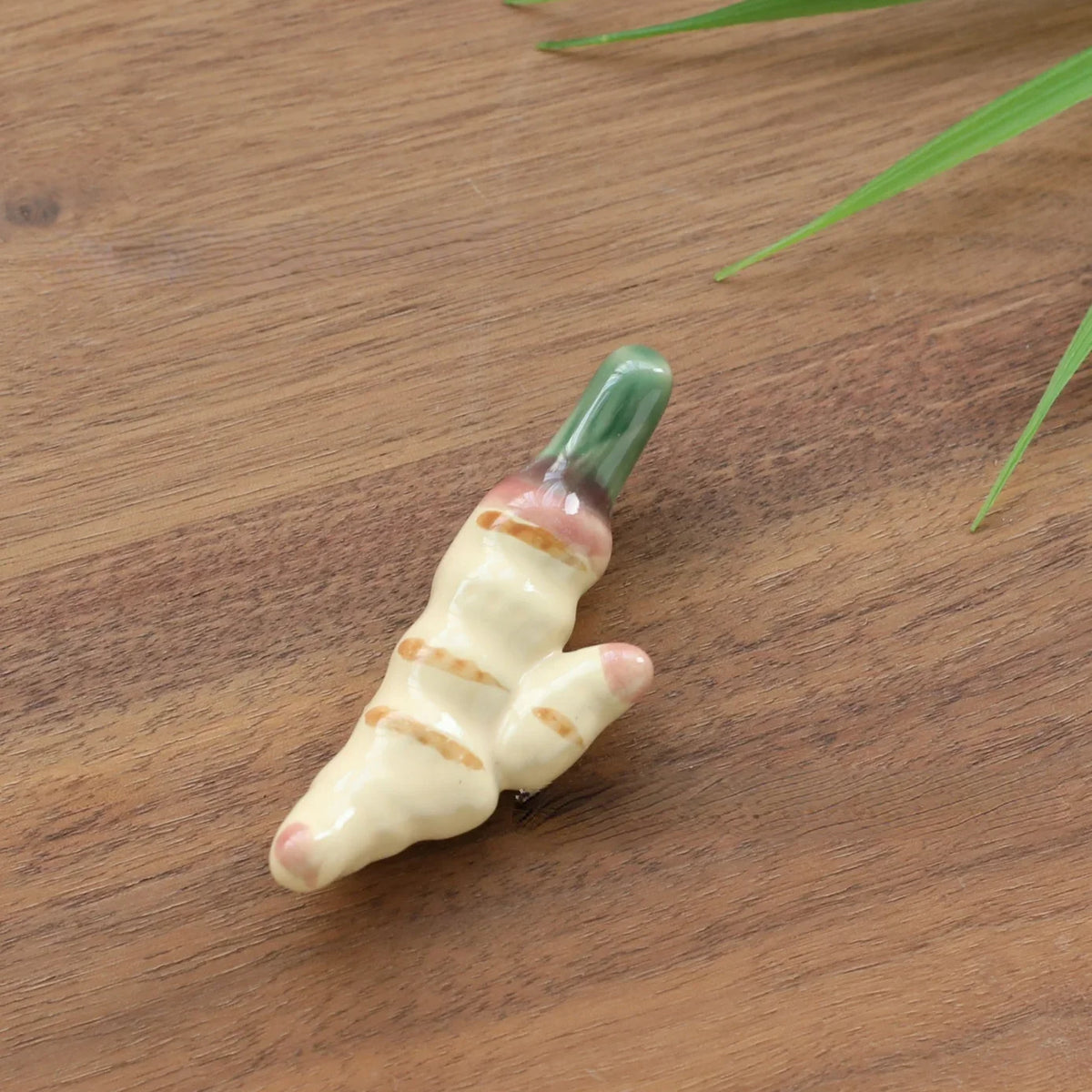 Amityra Decorative Chopstick Rest — product image 9